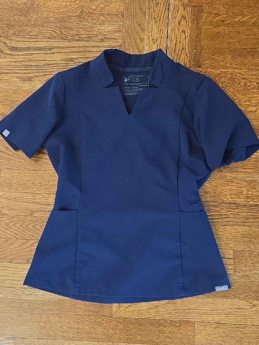 FIGS Inala Slim Scrub Top 3 Pockets Invisible Zipper Navy Size XS - Picture 2 of 7